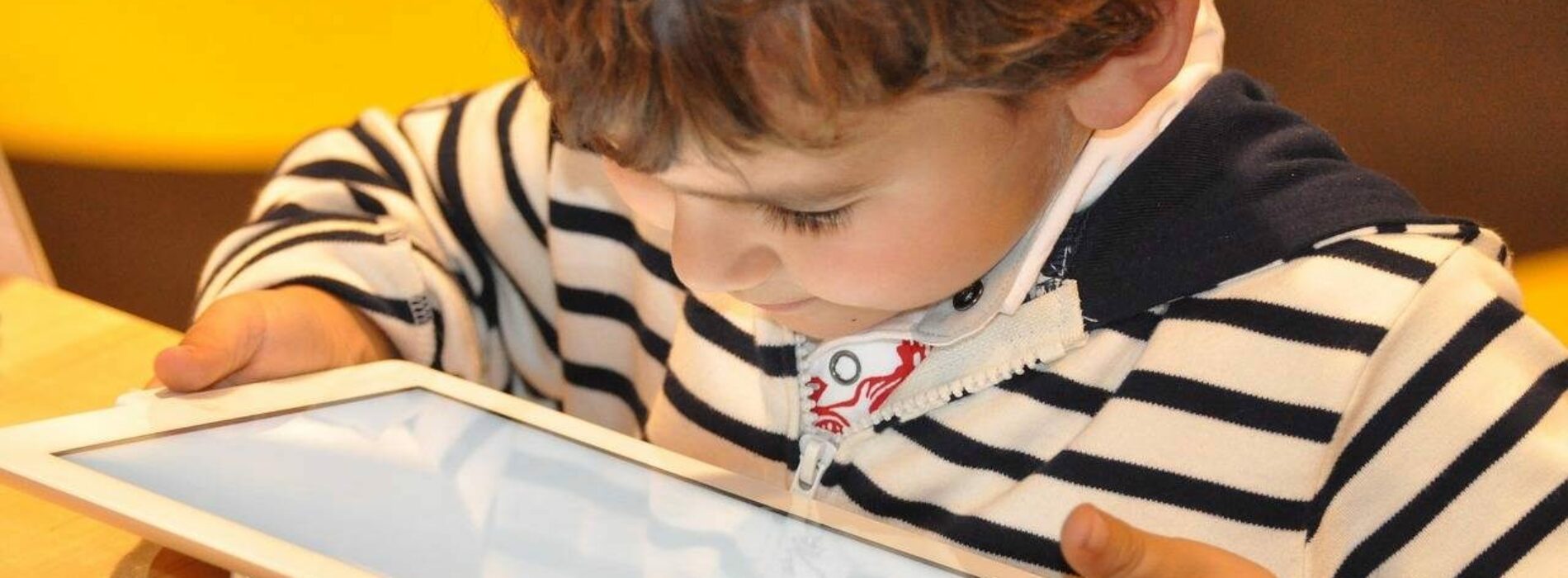 Jak chronić dziecko w sieci – 10 rad dla rodziców